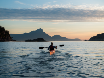 How to organise a dawn kayak from Balnakeil to Enamel Bay to photograph seals: launch points, tides and kit